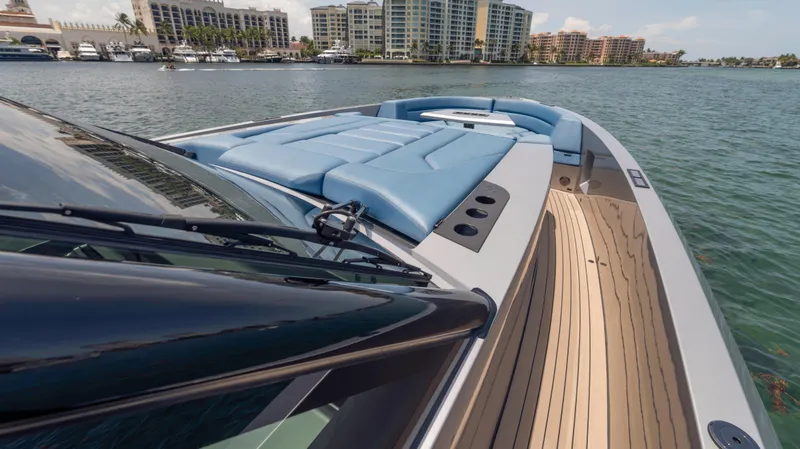 Robin's Nest Yacht Photos Pics 