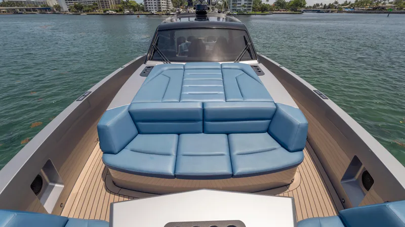 Robin's Nest Yacht Photos Pics 