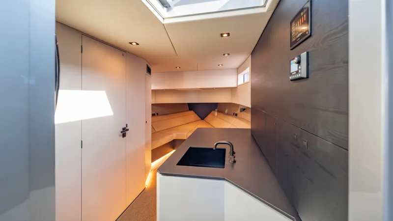 Robin's Nest Yacht Photos Pics 