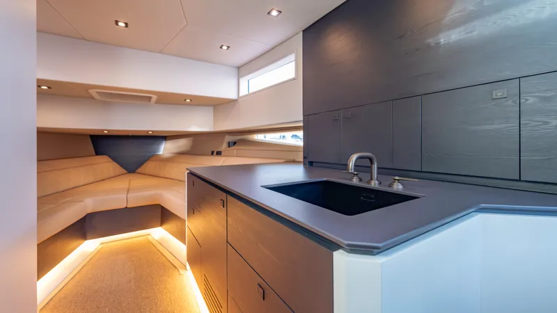 Robin's Nest Yacht Photos Pics 