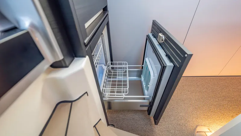 Robin's Nest Yacht Photos Pics 