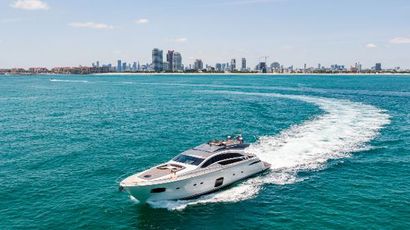 2017 82' Pershing-82 Miami Beach, FL, US