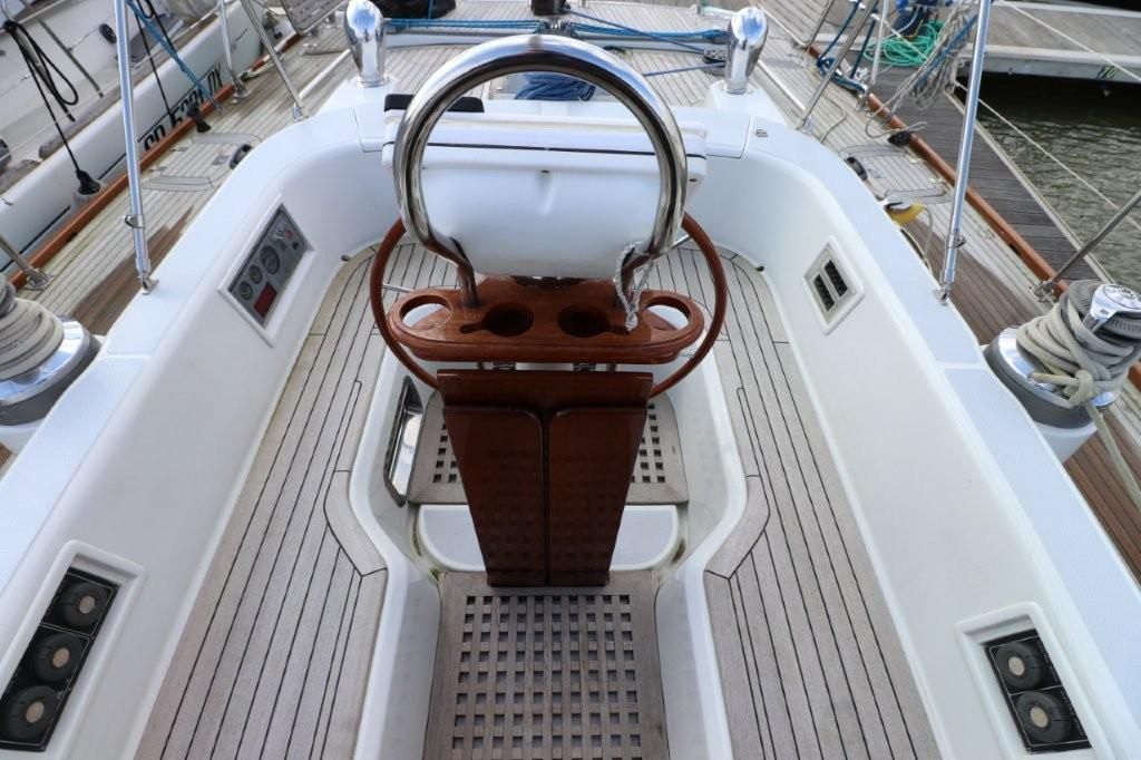 1999 Hylas 54 