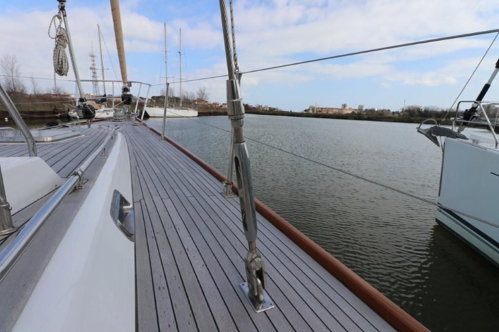 1999 Hylas 54 