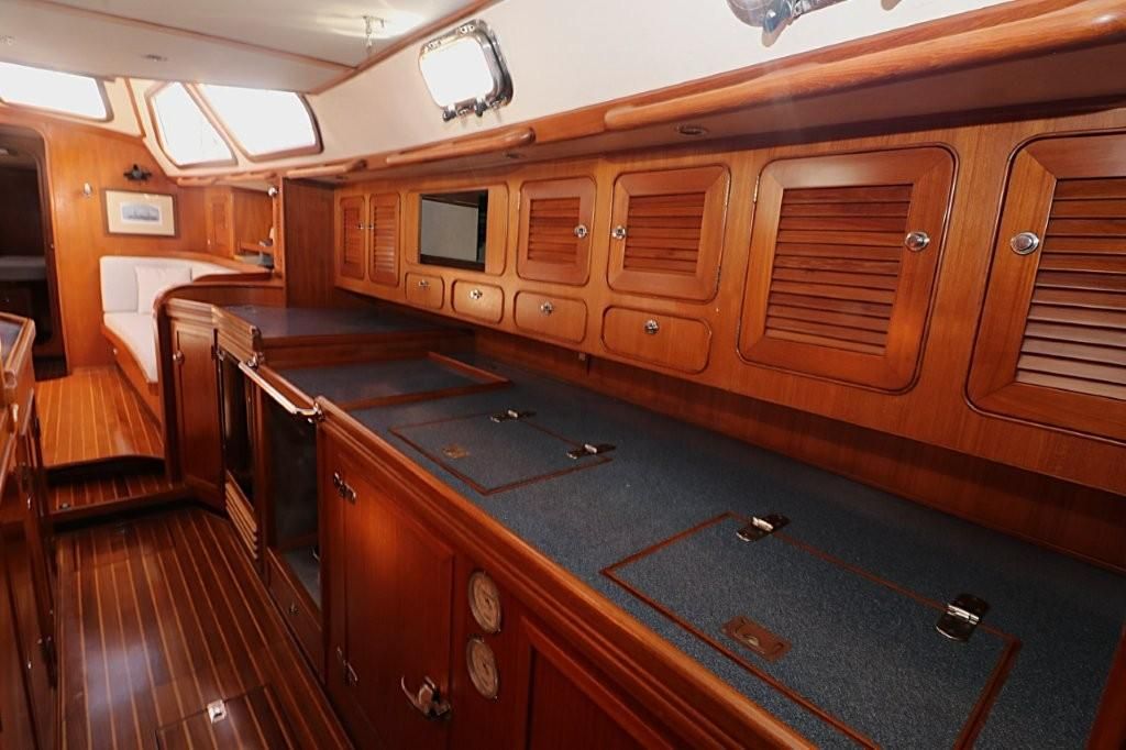 1999 Hylas 54 