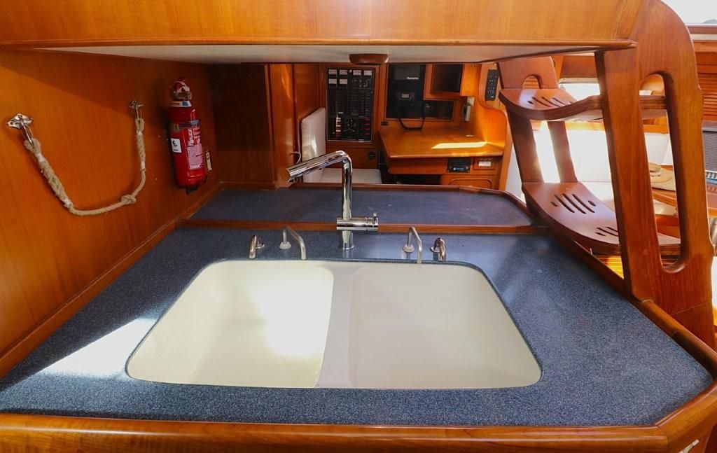 1999 Hylas 54 