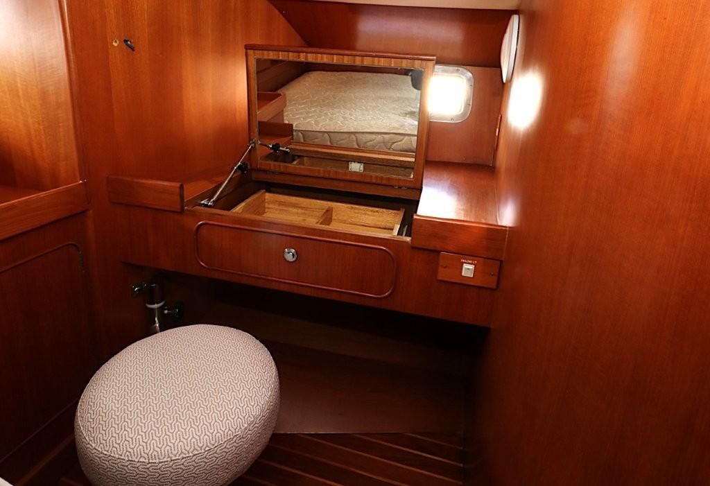 1999 Hylas 54 
