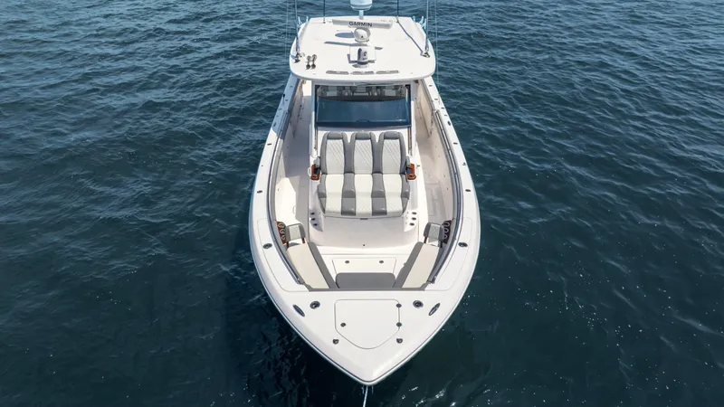  Yacht Photos Pics Everglades 455 boat, 2023 model, cruising on open water.