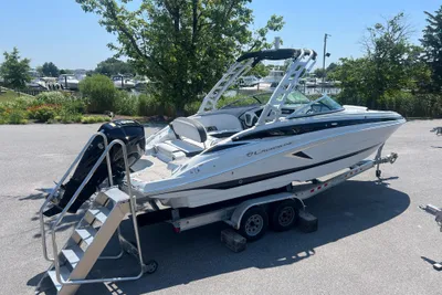 Crownline E260 XS