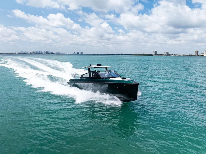 Green Eyes Yacht Photos Pics 