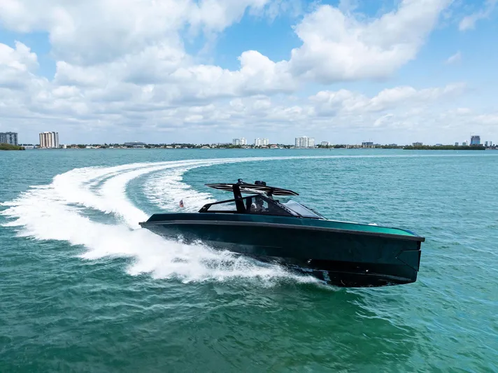 Green Eyes Yacht Photos Pics 