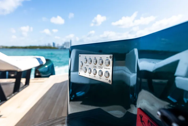 Green Eyes Yacht Photos Pics 