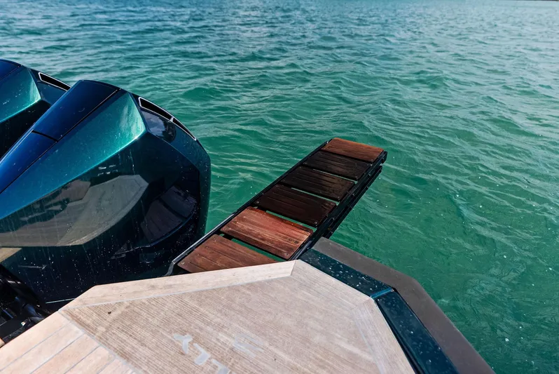 Green Eyes Yacht Photos Pics 