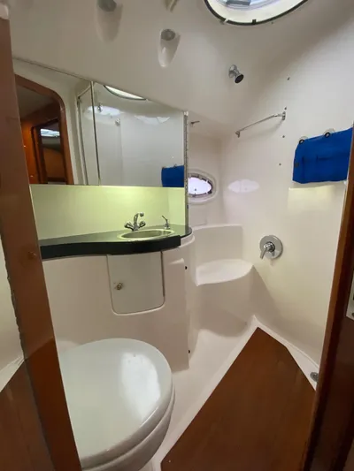 Making Memories Yacht Photos Pics 2005 Regal Commodore 4260 yacht bathroom with modern fixtures and wooden flooring.