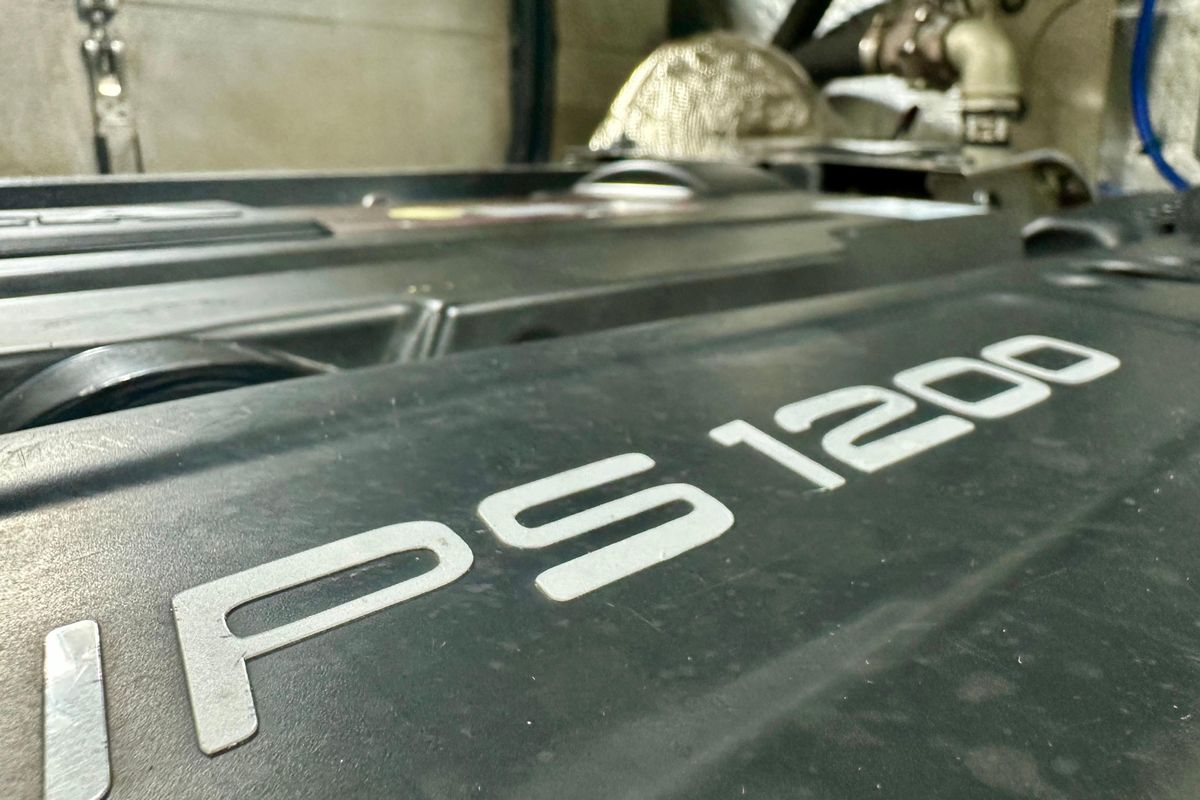 2016 Absolute 72 