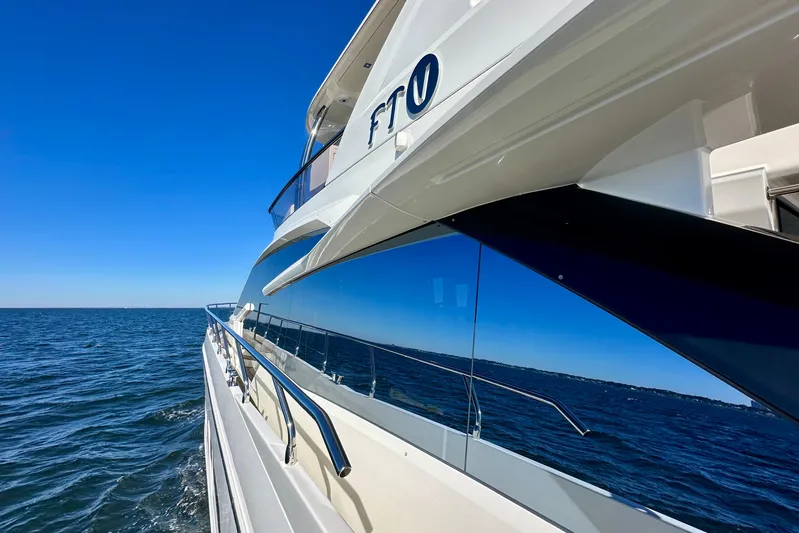  Yacht Photos Pics Luxury Absolute 72 FLY yacht cruising on open sea, 2016 model.