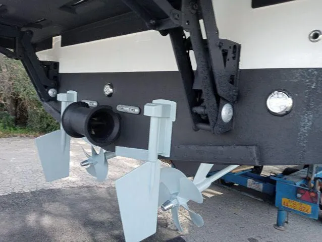  Yacht Photos Pics Sasga Yachts MENORQUIN 54 Fly 2019, rear view showing propellers and rudders.