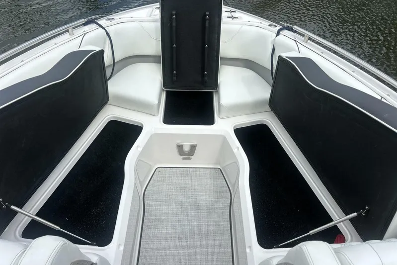  Yacht Photos Pics 2026 Regal 26 LX6 - Bow