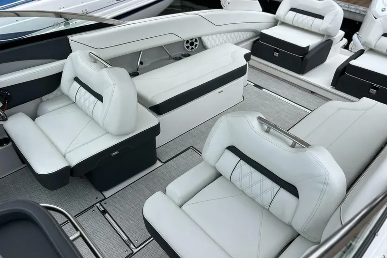  Yacht Photos Pics 2026 Regal 26 LX6 - Cockpit