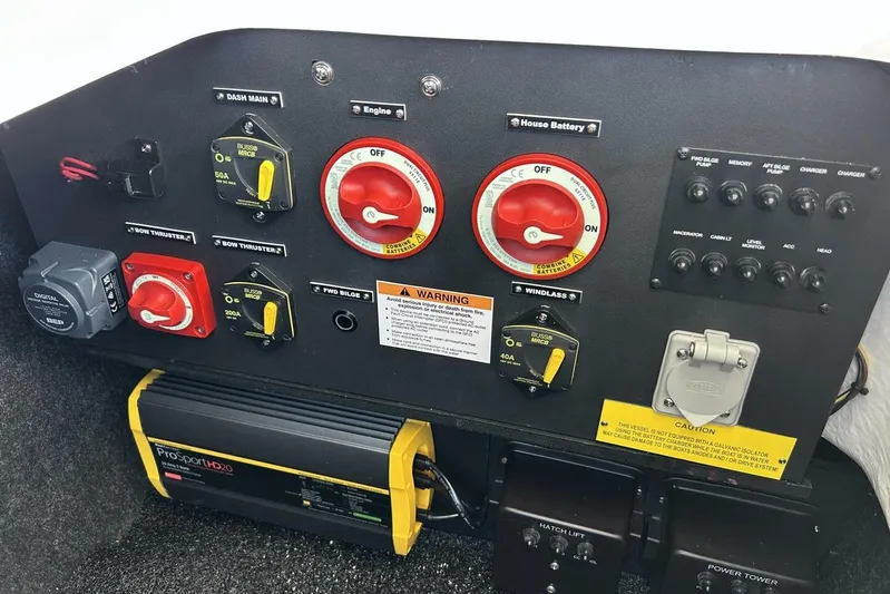  Yacht Photos Pics 2026 Regal 26 LX6 - Controls