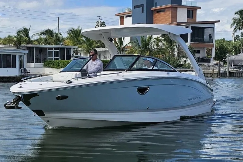  Yacht Photos Pics 2026 Regal 26 LX6 - Profile Port 3/4 Bow