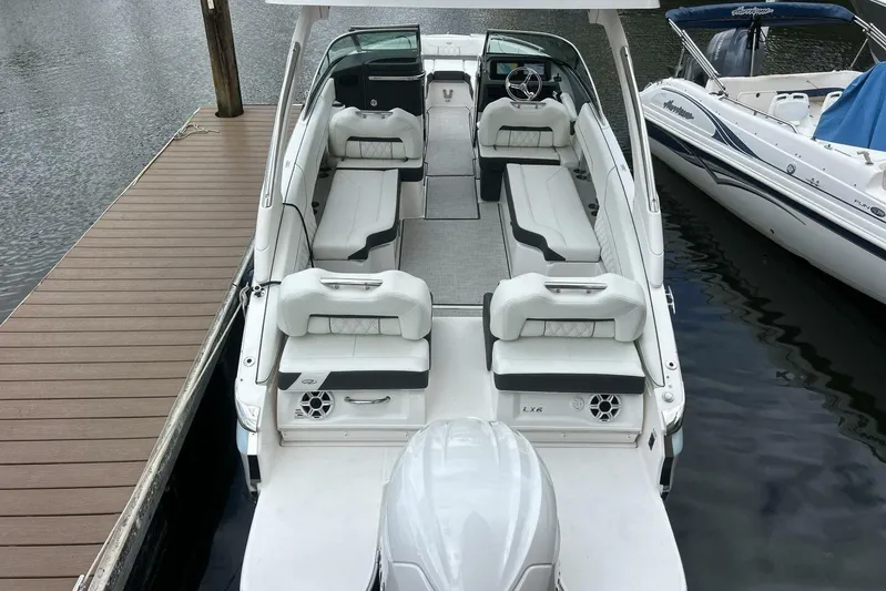  Yacht Photos Pics 2026 Regal 26 LX6 - Stern