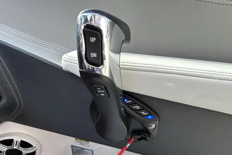  Yacht Photos Pics 2026 Regal 26 LX6 - Helm Controls