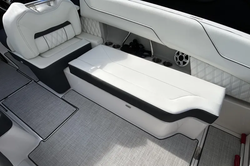  Yacht Photos Pics 2026 Regal 26 LX6 - Cockpit Seating