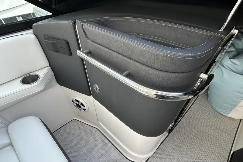  Yacht Photos Pics 2026 Regal 26 LX6 - Helm Access