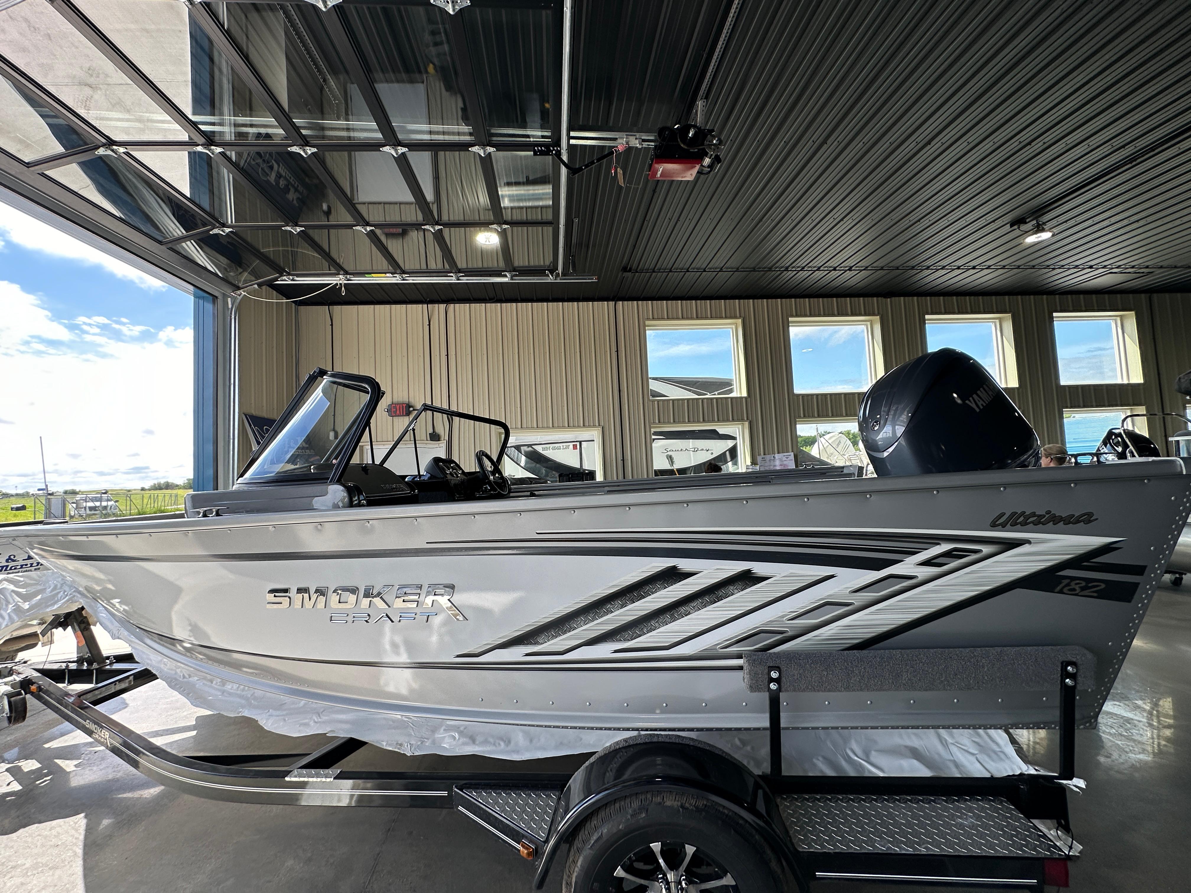 Smoker Craft Ultima 182