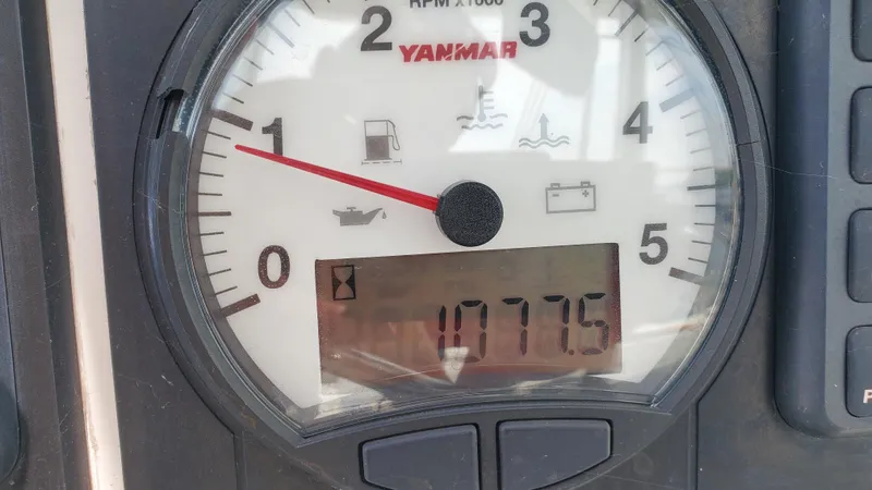 Blue Mind Yacht Photos Pics Yanmar engine gauge on Lagoon 380 S2, displaying 1077.5 hours.