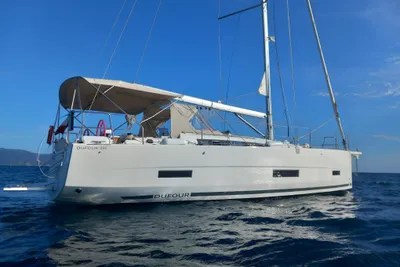 2022 Dufour 390