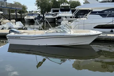 Grady-White 223 Dual Console