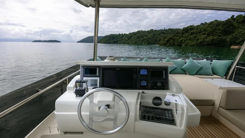 Mono Yacht Photos Pics 