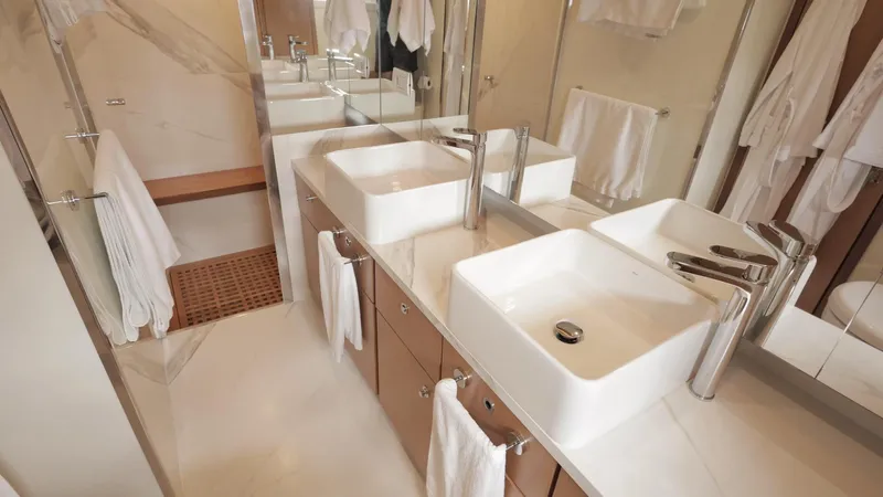 Mono Yacht Photos Pics 