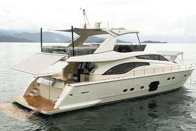 Ferretti Yachts 700
