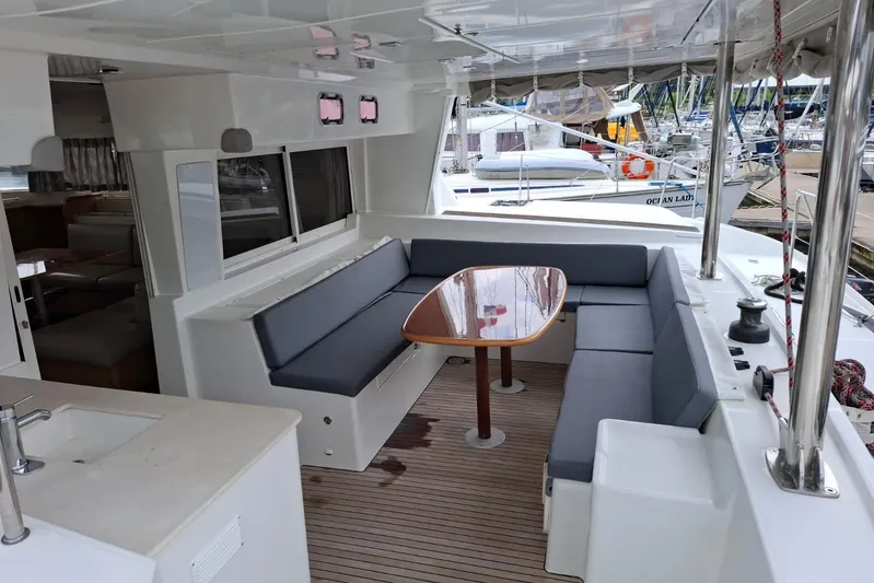  Yacht Photos Pics Spacious Lagoon 500 yacht deck with seating and table, 2010 model.