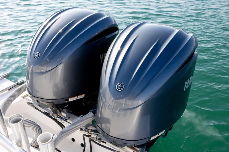  Yacht Photos Pics Twin Yamaha outboard engines on a 2013 Contender 32 Tournament boat.