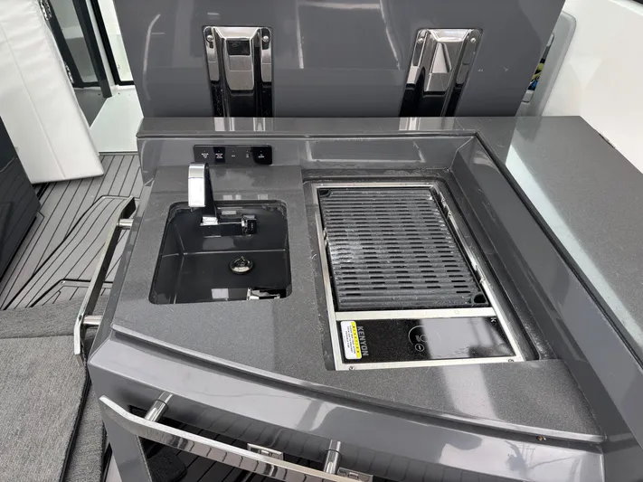  Yacht Photos Pics 2018 COBALT A36 - Image 11