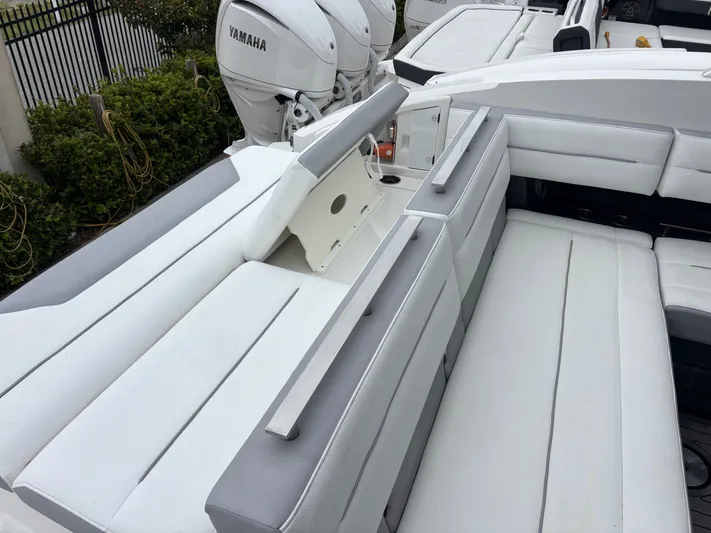  Yacht Photos Pics 2018 COBALT A36 - Image 7