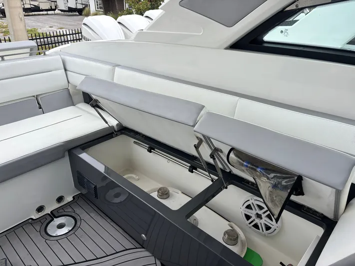  Yacht Photos Pics 2018 COBALT A36 - Image 12