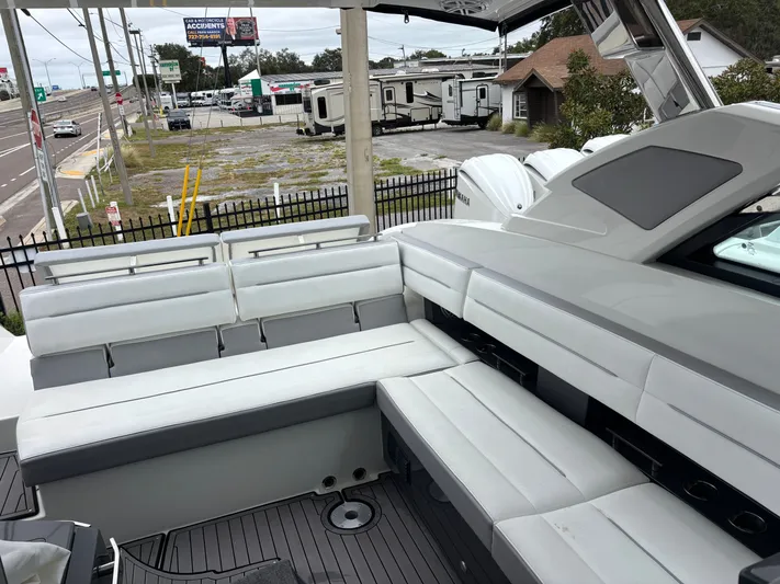  Yacht Photos Pics 2018 COBALT A36 - Image 4