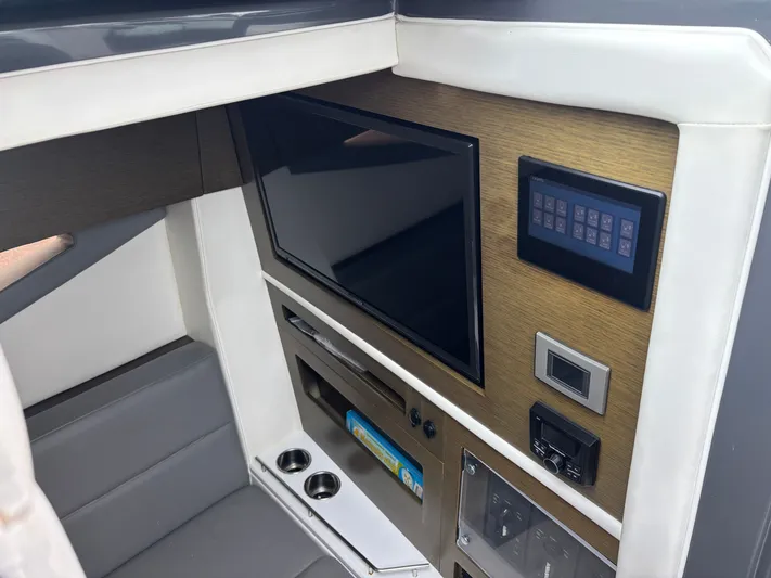  Yacht Photos Pics 2018 COBALT A36 - Image 14