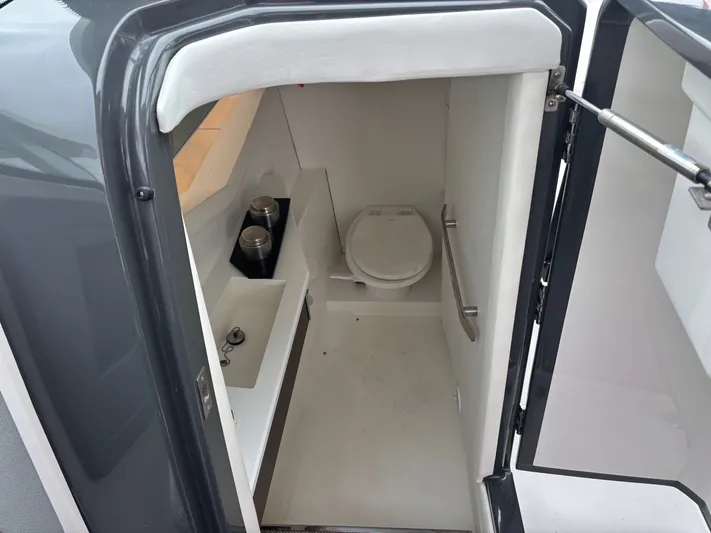  Yacht Photos Pics 2018 COBALT A36 - Image 17