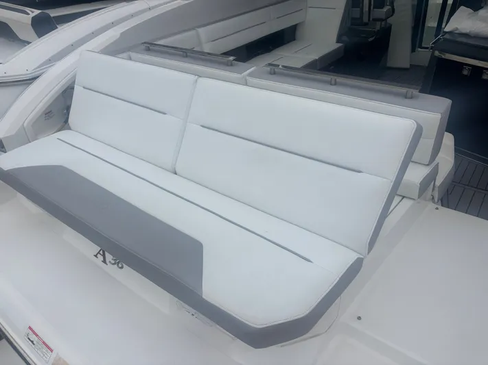  Yacht Photos Pics 2018 COBALT A36 - Image 5