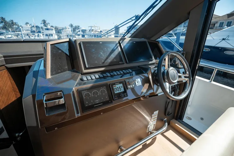 Tin Lizzie Yacht Photos Pics 