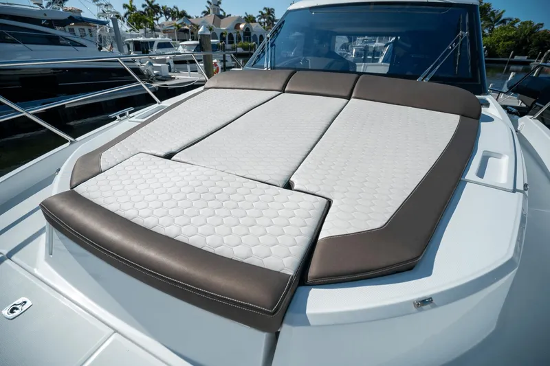 Tin Lizzie Yacht Photos Pics 