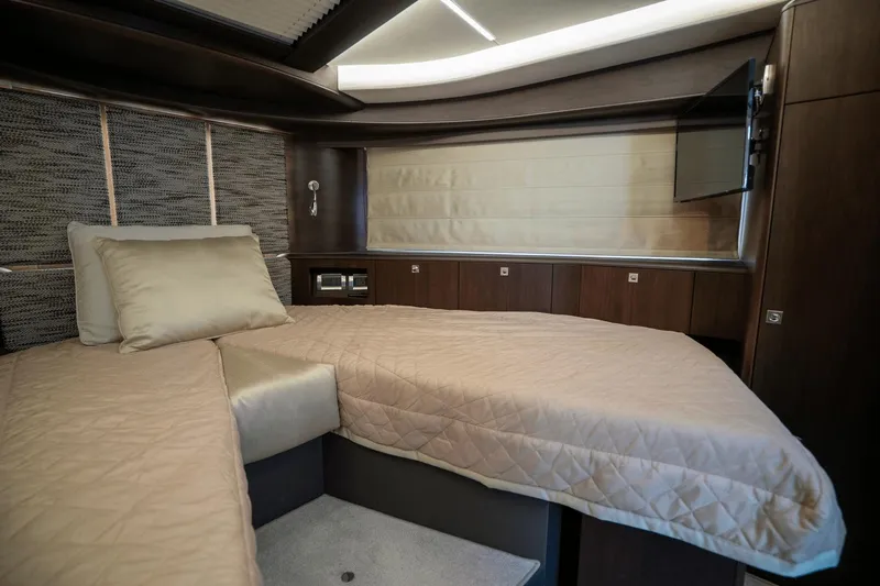 Tin Lizzie Yacht Photos Pics 