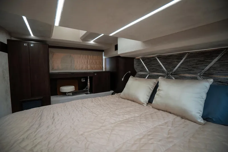 Tin Lizzie Yacht Photos Pics 