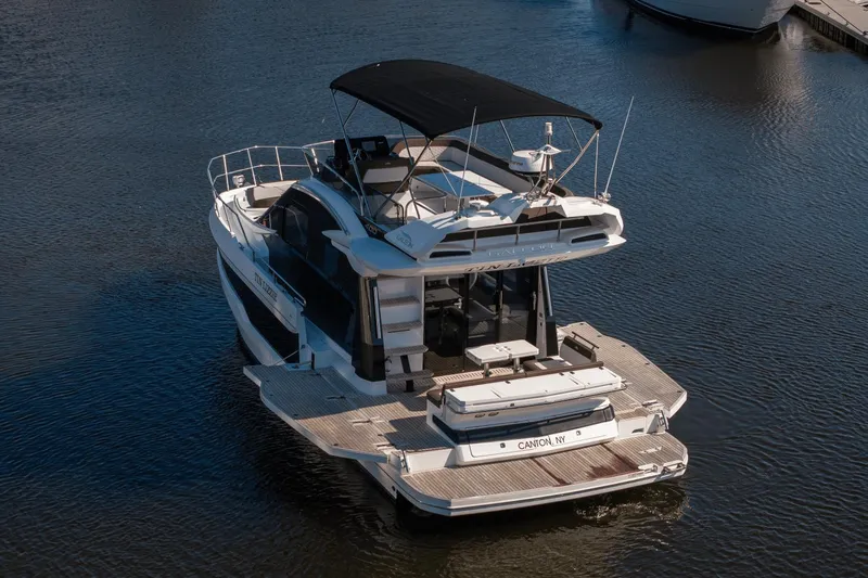 Tin Lizzie Yacht Photos Pics 